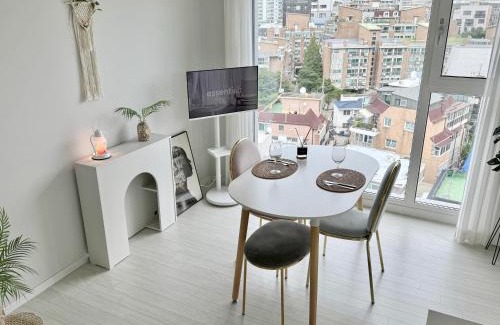 Sinchon-dong Apartment | #2 NEW open 신축건물 엘리베이터 짐보관 홍대입구역 도보5분 마포구 쇼핑