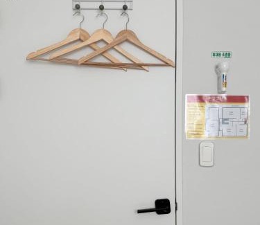 Sinchon-dong Apartment | #2 NEW open 신축건물 엘리베이터 짐보관 홍대입구역 도보5분 마포구 쇼핑
