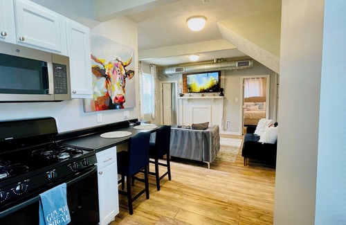 Central Northside House | 2 Private Parking Spaces-23 Min Walk to Acrisure+3BR/3 Baths