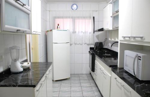 Guilhermina Apartment | 2 Quartos com Varanda sendo 1 Suíte, Cozinha completa, Vista Mar - Condomínio Frente Mar, Lazer completo com Piscina coberta e aquecida, Estacionamento, Portaria 24h - Apto indicado para Grupos, Famílias e Hóspedes a Trabalho, Praia da Guilhermina