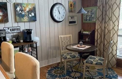 Salem Villa | 2 queen beds comfy lake Keowee community, golf,hike,waterfalls, close to Clemson