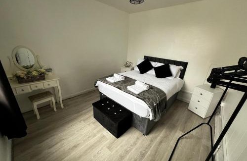 Bordesley Apartment | 2 room newly furnished flat in Birmingham city centre, free parking !