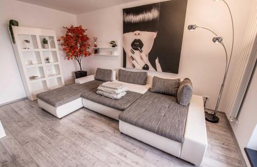 Militari Apartment | 2-Room Penthouse Plaza Residence P1