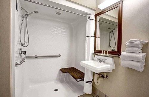 Monroe Hotel | 2-Star Hotel ∙ Baymont by Wyndham Monroe