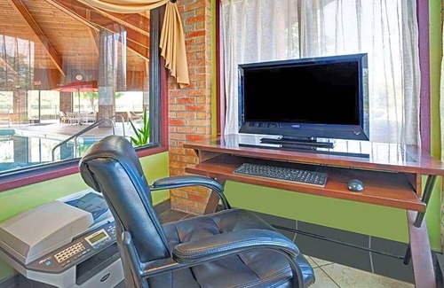 Monroe Hotel | 2-Star Hotel ∙ Baymont by Wyndham Monroe