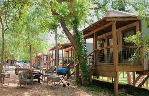 Seguin Cabin | 2 Son's Geronimo - Birdhouse Cabin