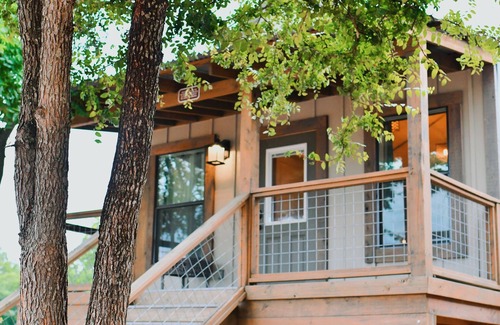 Seguin Cabin | 2 Son's Geronimo - Birdhouse Cabin