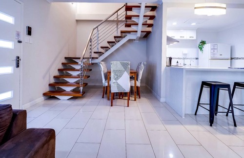 South Perth House | 2 South Perth Family Gem for 6 Parking 3BRM, walk to foreshore