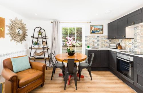 Gloucester Apartment | 2 Spa Villas Gloucester