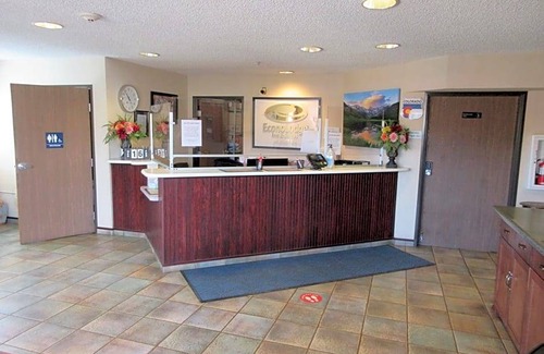 Manitou Springs Hotel | 2-Star Hotel ∙ Econo Lodge Inn & Suites