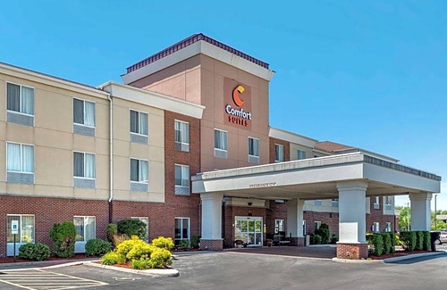 Urbana Hotel | 2-Star Hotel ∙ Comfort Suites Urbana Champaign, University Area