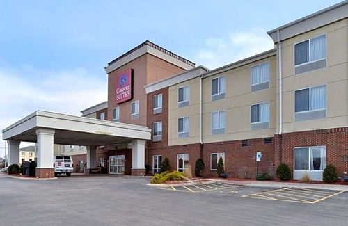 Urbana Hotel | 2-Star Hotel ∙ Comfort Suites Urbana Champaign, University Area