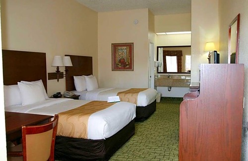 North Weeki Wachee Hotel | 2-Star Hotel ∙ Quality Inn - Weeki Wachee