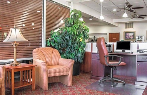 North Weeki Wachee Hotel | 2-Star Hotel ∙ Quality Inn - Weeki Wachee