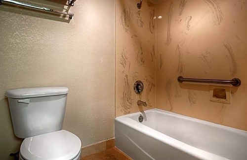 Bertsch-Oceanview Hotel | 2-Star Hotel ∙ Best Western Plus Northwoods Inn