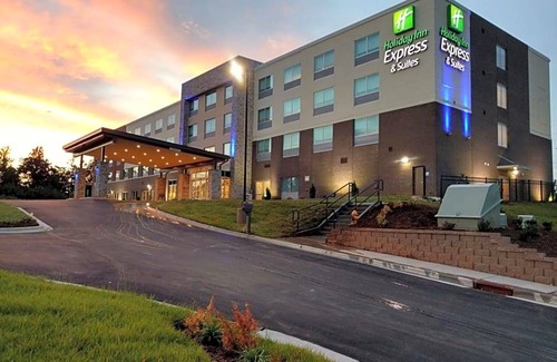 University Place Hotel | 2-Star Hotel ∙ Holiday Inn Express & Suites - Charlotte NE - University Area, an IHG Hotel