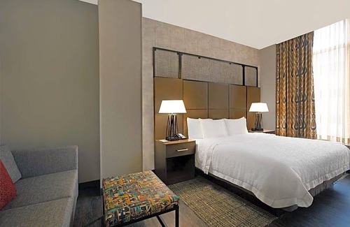 Museum District Hotel | 2-Star Hotel ∙ Hampton Inn and Suites Austin University Capitol