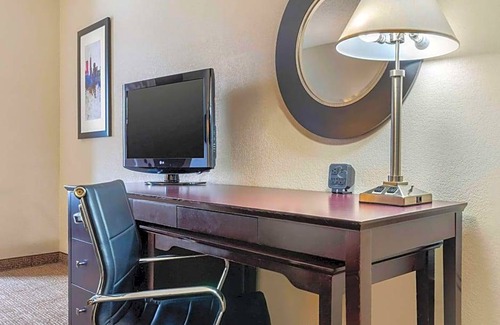 Lafayette Hotel | 2-Star Hotel ∙ Comfort Suites Lafayette University Area