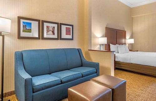 Carlisle Hotel | 2-Star Hotel ∙ Comfort Suites Downtown Carlisle