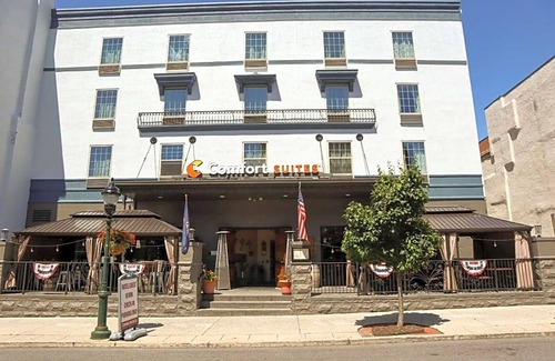Carlisle Hotel | 2-Star Hotel ∙ Comfort Suites Downtown Carlisle