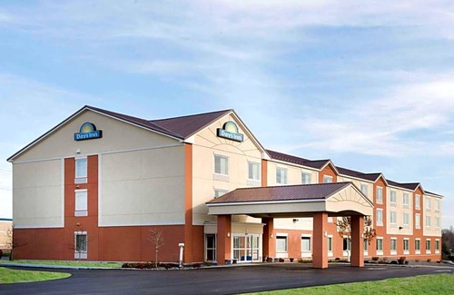 Evans Mills Hotel | 2-Star Hotel ∙ Days Inn by Wyndham Evans Mills/Fort Drum