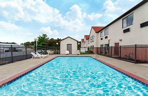 Seaford Hotel | 2-Star Hotel ∙ Days Inn & Suites by Wyndham Seaford