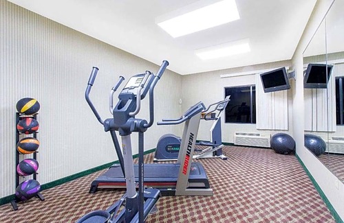 Seaford Hotel | 2-Star Hotel ∙ Days Inn & Suites by Wyndham Seaford