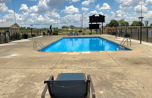 Wauseon Hotel | 2-Star Hotel ∙ Days Inn by Wyndham Wauseon