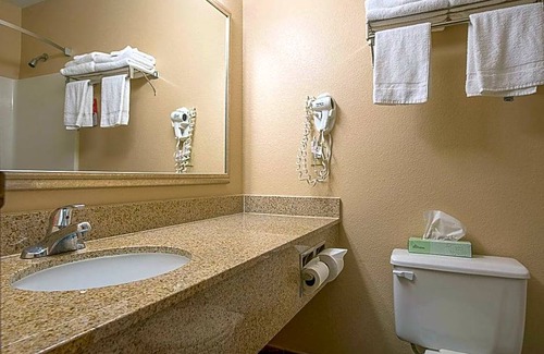 Buckley Hotel | 2-Star Hotel ∙ Econo Lodge Buckley
