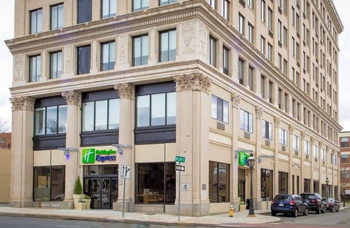 Metro Center Hotel | 2-Star Hotel ∙ Holiday Inn Express - Springfield Downtown, an IHG Hotel