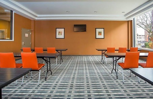 Metro Center Hotel | 2-Star Hotel ∙ Holiday Inn Express - Springfield Downtown, an IHG Hotel