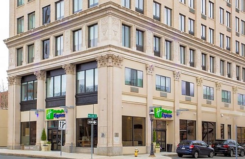 Metro Center Hotel | 2-Star Hotel ∙ Holiday Inn Express - Springfield Downtown, an IHG Hotel