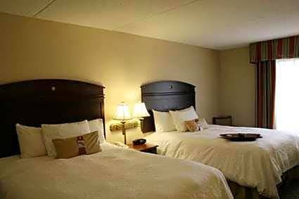 Cambridge Hotel | 2-Star Hotel ∙ Hampton Inn Cambridge
