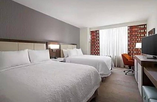 Champaign Hotel | 2-Star Hotel ∙ Hampton Inn Champaign Southwest