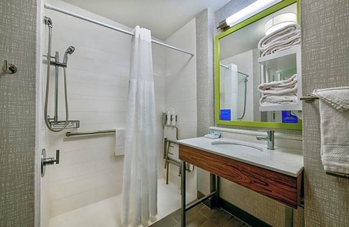Cortland Hotel | 2-Star Hotel ∙ Hampton Inn Cortland