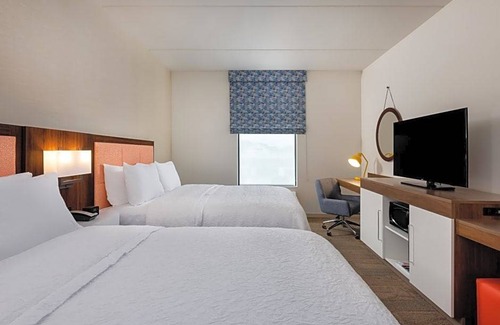 Baltimore Hotel | 2-Star Hotel ∙ Hampton Inn Baltimore Bayview Campus