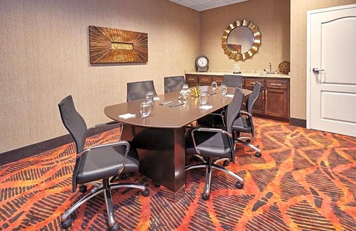Franklin Hotel | 2-Star Hotel ∙ Hampton Inn & Suites Milwaukee/Franklin