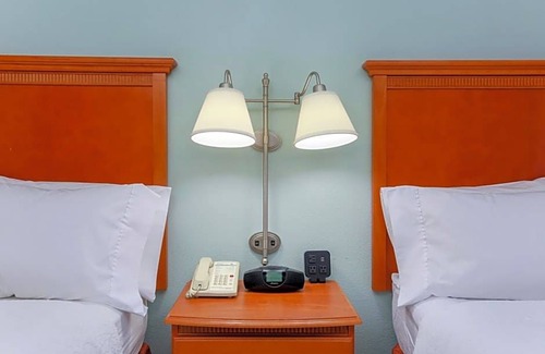 Ellendale Hotel | 2-Star Hotel ∙ Hampton Inn Memphis-Walnut Grove/Baptist East