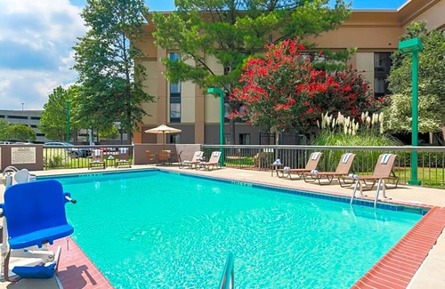 Ellendale Hotel | 2-Star Hotel ∙ Hampton Inn Memphis-Walnut Grove/Baptist East