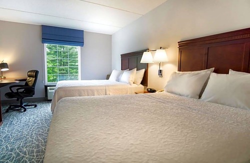 Lenox Hotel | 2-Star Hotel ∙ Hampton Inn & Suites Berkshires-Lenox