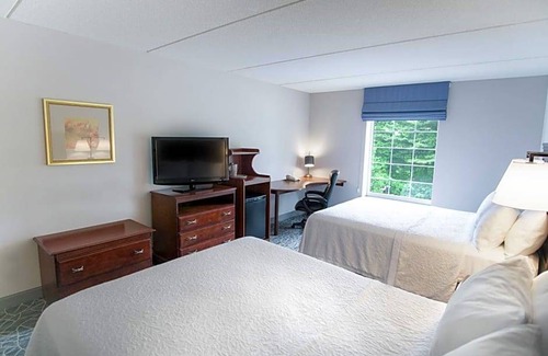 Lenox Hotel | 2-Star Hotel ∙ Hampton Inn & Suites Berkshires-Lenox