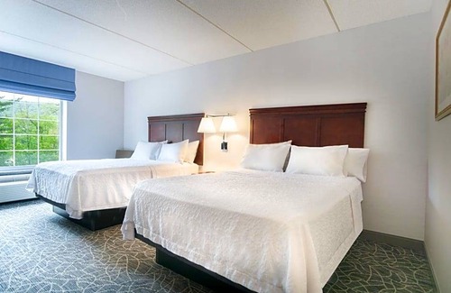 Lenox Hotel | 2-Star Hotel ∙ Hampton Inn & Suites Berkshires-Lenox