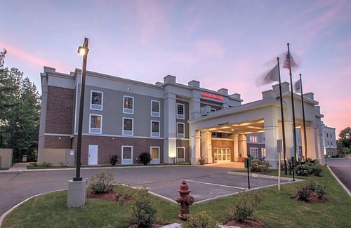 Lenox Hotel | 2-Star Hotel ∙ Hampton Inn & Suites Berkshires-Lenox