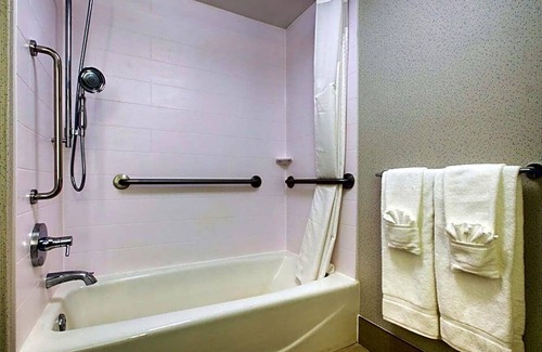 Echelon Hotel | 2-Star Hotel ∙ Holiday Inn Express Voorhees/ Mt. Laurel, an IHG Hotel