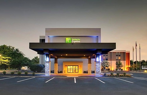 Echelon Hotel | 2-Star Hotel ∙ Holiday Inn Express Voorhees/ Mt. Laurel, an IHG Hotel