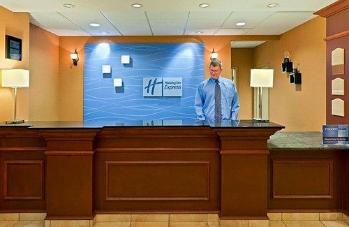 Kent Hotel | 2-Star Hotel ∙ Holiday Inn Express & Suites-Kent, University Area