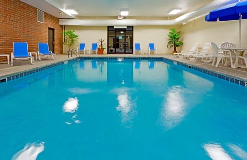 Kent Hotel | 2-Star Hotel ∙ Holiday Inn Express & Suites-Kent, University Area
