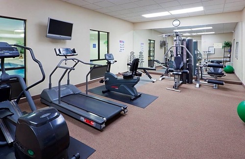 Kent Hotel | 2-Star Hotel ∙ Holiday Inn Express & Suites-Kent, University Area