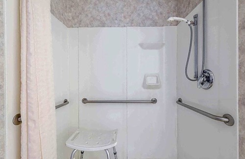 Eastwick Hotel | 2-Star Hotel ∙ Microtel Inn & Suites by Wyndham Philadelphia Airport