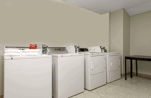 Eastwick Hotel | 2-Star Hotel ∙ Microtel Inn & Suites by Wyndham Philadelphia Airport